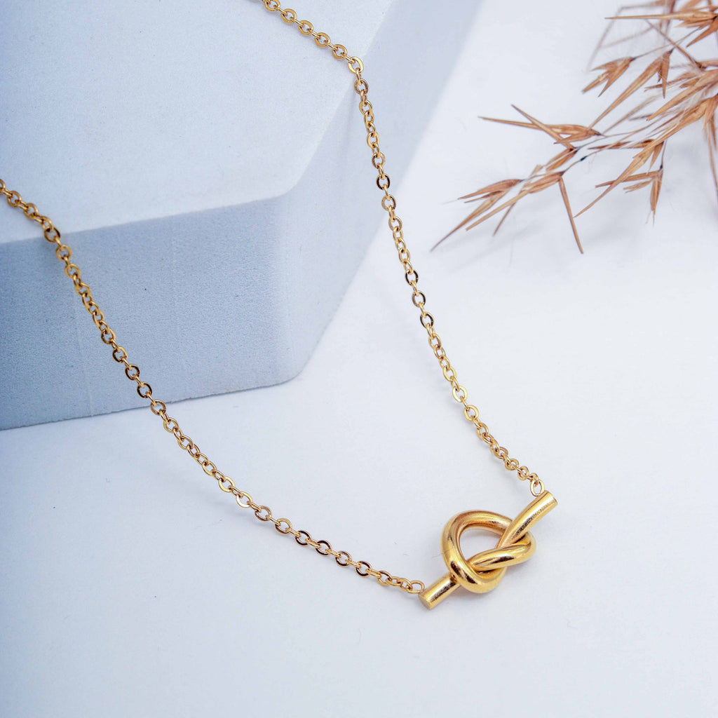 Diamond Circles Love Knot Necklace in Yellow Gold | New York Jewelers  Chicago